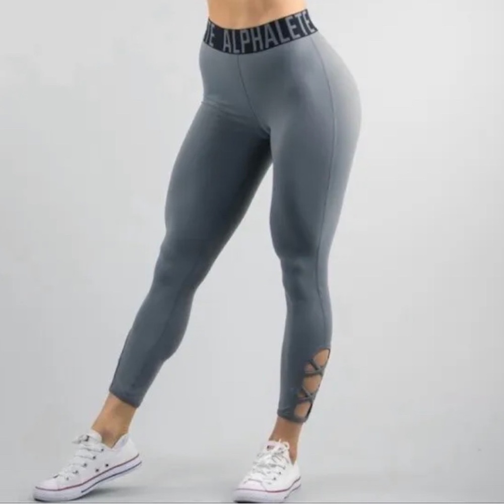 Alphalete Criss Cross Ankles 7/8 Women’s Leggings (Sz. Small)